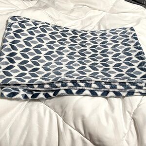 Leaves Geometric Patterned Blanket
